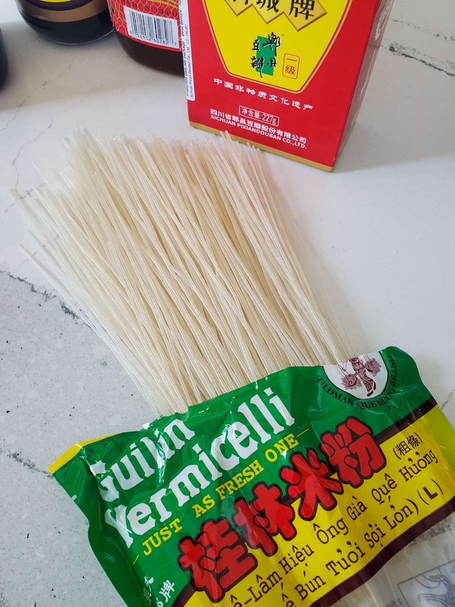 Dried vermicelli noodles.